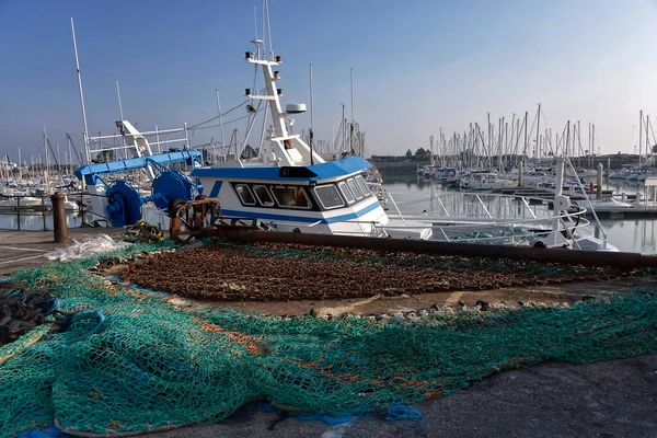 サンヴァストラ フグ港の漁船と漁網 北西部フランスのロウアー ノルマンディーのマンシュ県コタンタン半島のコミューン — ストック写真