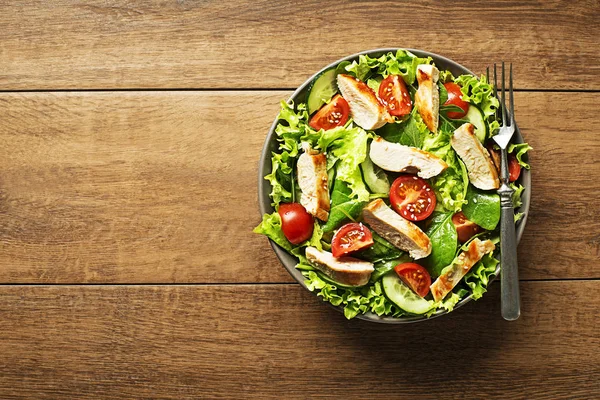 Ensalada Verde Fresca Con Pechuga Pollo Tomate — Foto de Stock