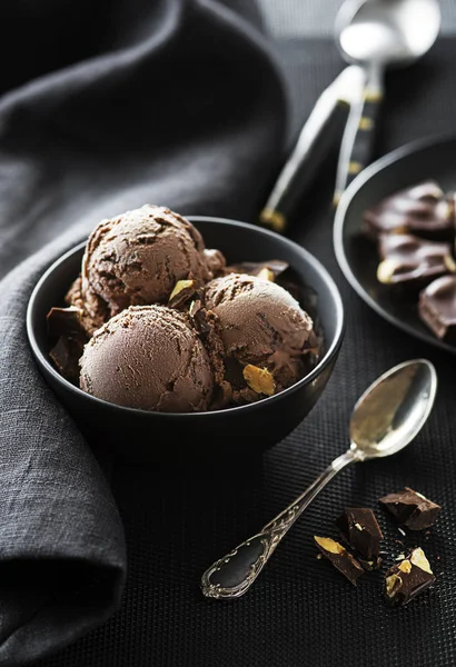 Σπιτικό Βιολογικό Μπάλες Παγωτό Σοκολάτα Διακόσμηση Σοκολάτα — Φωτογραφία Αρχείου