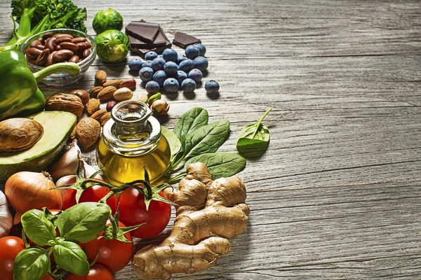 Auswahl Gesunden Lebensmitteln Auf Holzuntergrund Gesunde Ernährung Bei Herzcholesterin Und — Stockfoto