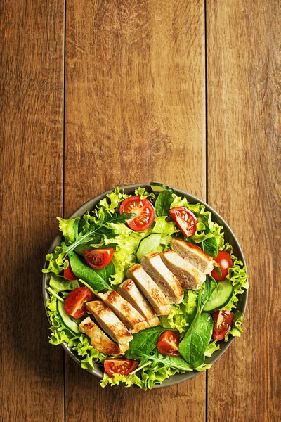 Frisse Groene Salade Met Kipfilet Tomaat — Stockfoto