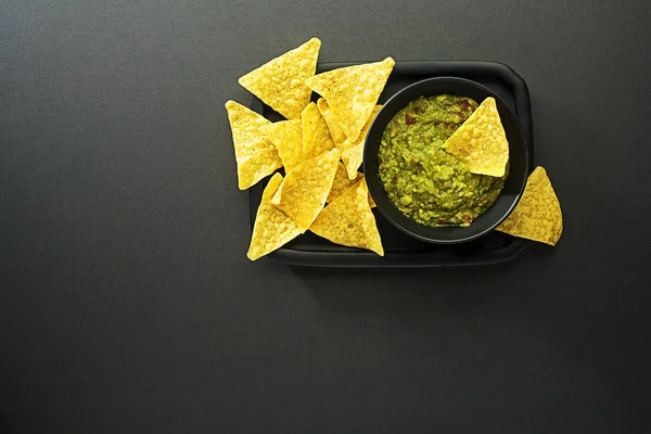 Guacamole Sauce Mit Mais Nachos Chips Auf Teller — Stockfoto