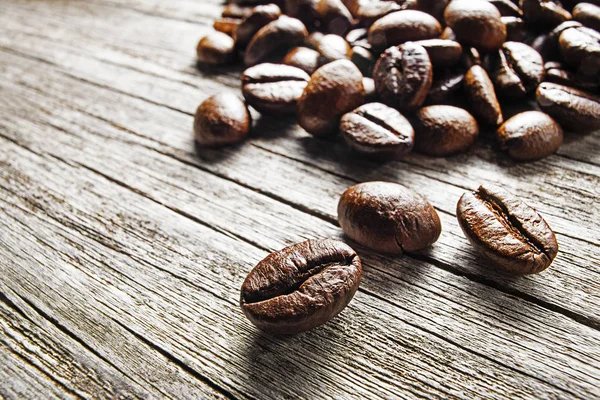 Granos Café Asados Elaborados Sobre Fondo Madera Cerca — Foto de Stock