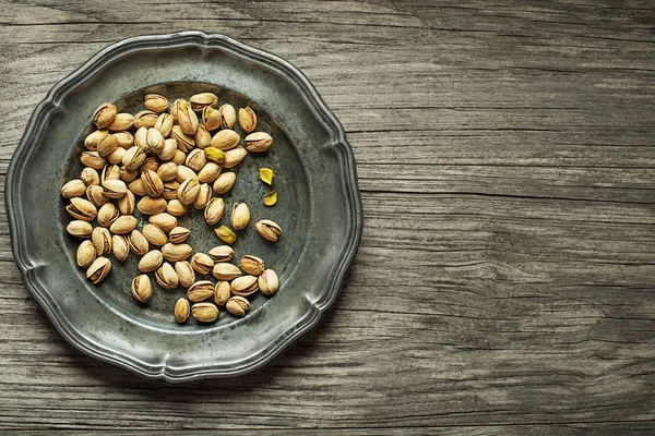 Roasted Pistachios Nuts Plate Wooden Table Background — Stock Photo, Image