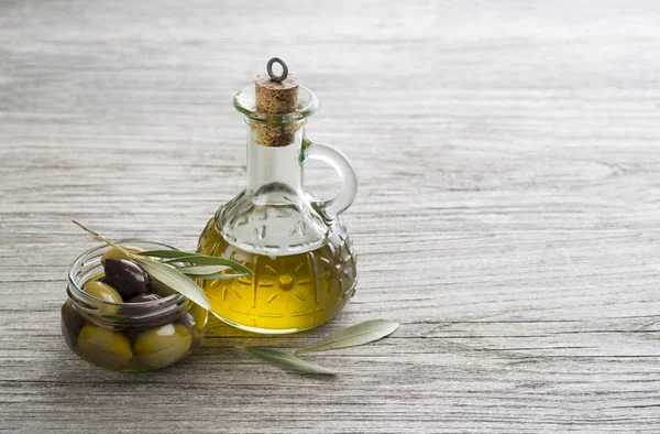Butelkę Extra Zbliżenie Zdrowy Oliwa Oliwek Świeże — Zdjęcie stockowe