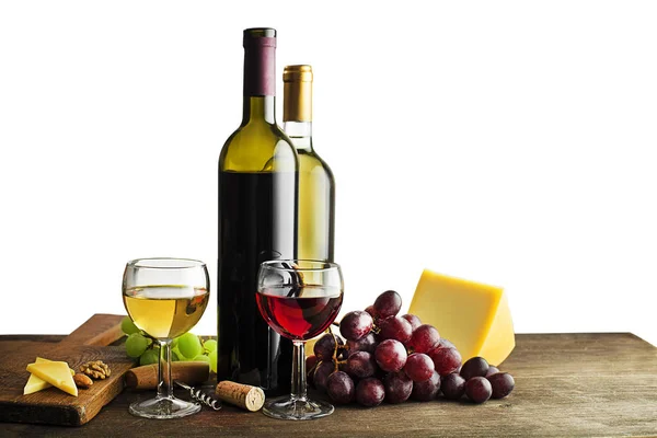 Бутылка вина и стеклянный фон на белом — стоковое фото