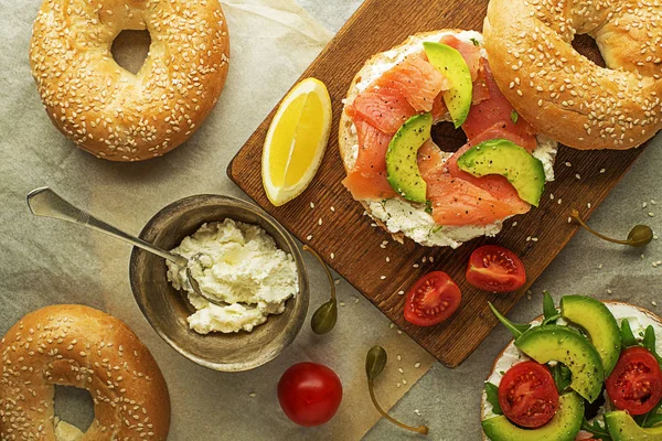 Healthy Sandwich with avocado and salmon — Stock Photo, Image