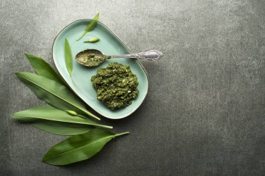 yabani sarımsak pesto