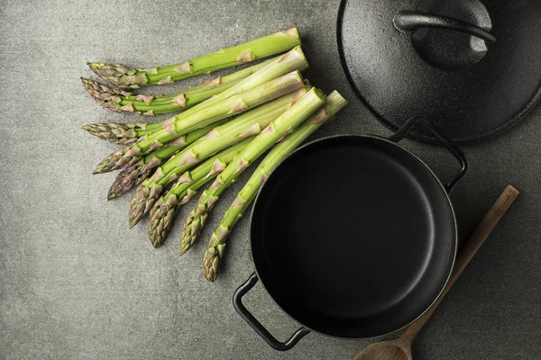 Gotowanie posiłku z Asparagus — Zdjęcie stockowe