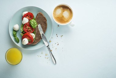 Mozzarella Sandviç sağlıklı kahvaltı