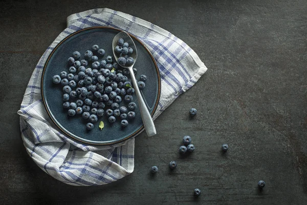 Blaubeeren im Teller — Stockfoto