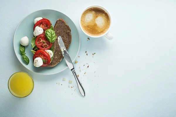 Mozzarella Sandwich café da manhã saudável — Fotografia de Stock