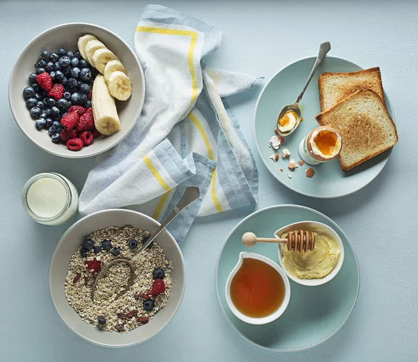 Pequeno-almoço com ingredientes saudáveis — Fotografia de Stock