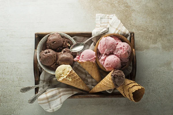 혼합 된 맛의 아이스크림 — 스톡 사진