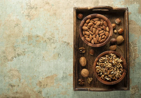 Lískové ořechy, vlašské ořechy a mandle — Stock fotografie
