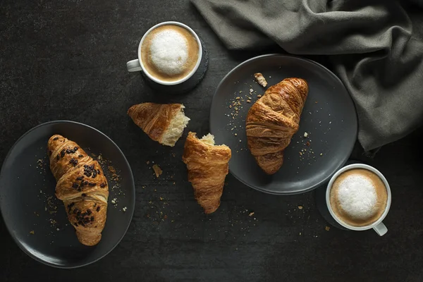 Croissant és kávé — Stock Fotó
