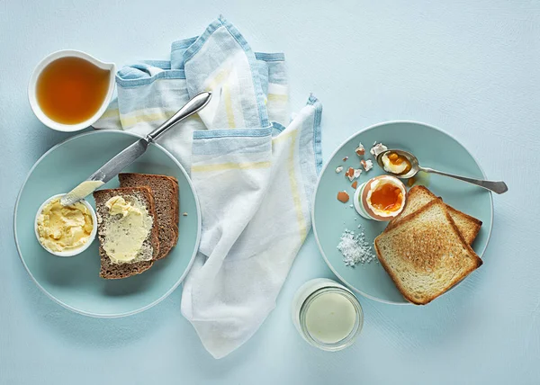 Завтрак здоровый с яйцом — стоковое фото