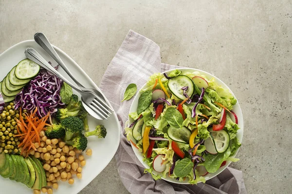 Tigelas Almoço Vegan Saudáveis Saladas Legumes Com Legumes Frescos Cozidos — Fotografia de Stock