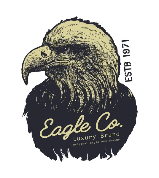 Tee tryckdesign med eagle ritning — Stock vektor
