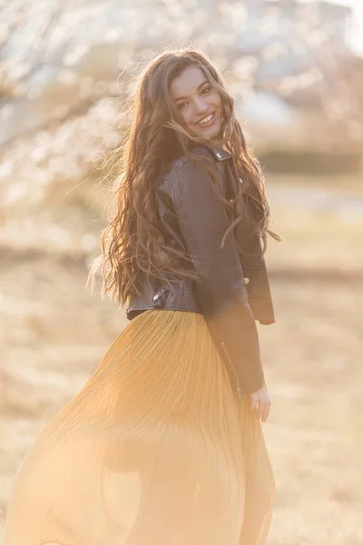 Portrait pretty teen girl with long hair posing over sunset lights. Spring time. — Stock Photo, Image