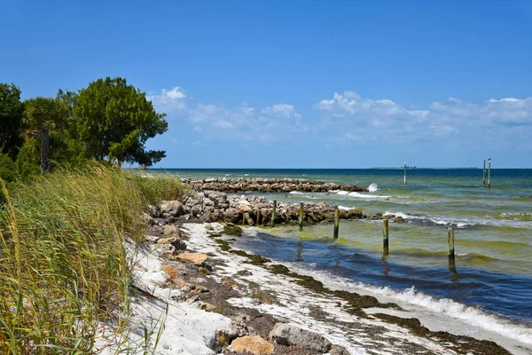 Stone Jetties on Island — Stock Photo, Image