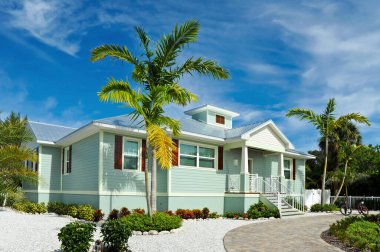 Florida 'da satılık ya da tatil için güzel peyzajlı yeni sahil evi.