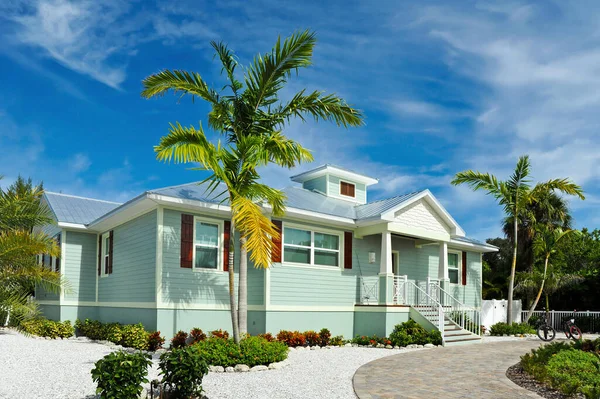 New Beach House Beautiful Landscaping Florida Sale Vacation Rental Property — стокове фото
