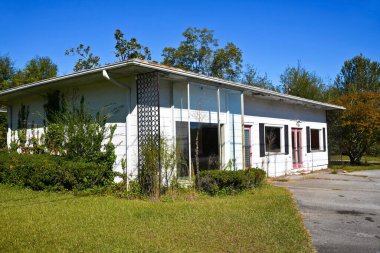 Salgın Kapanması sırasında Finansal olarak Başarısız Olan ve Artık Kalıcı Kapalı Olan Boş Küçük Kırsal İş.