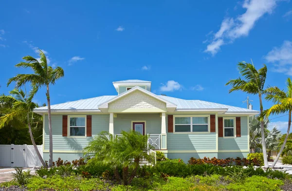 Una Hermosa Casa Florida Cerca Playa Alquiler Venta Hacer Una —  Fotos de Stock