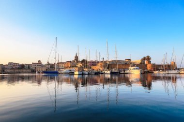 Bağlantı noktası Alghero sabah ışığında, Sardunya