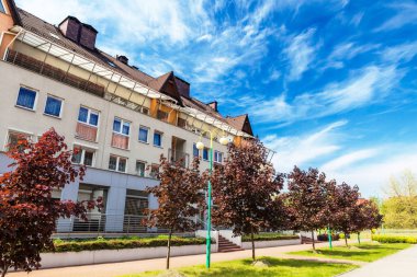 Konut tarafından güneşli gün ışığı bina