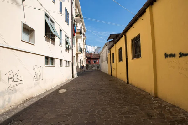 Venedik Talya Nın Küçük Bir Sokakta Binalar — Stok fotoğraf