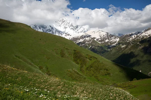 Στα Βουνά Του Καυκάσου Στο Svaneti Στη Δημοκρατία Της Γεωργίας — Φωτογραφία Αρχείου