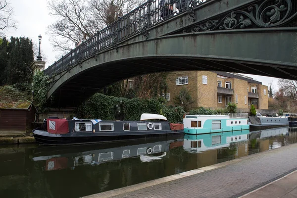 Pequeño Canal Venecia Con Barcos Londres — Foto de Stock