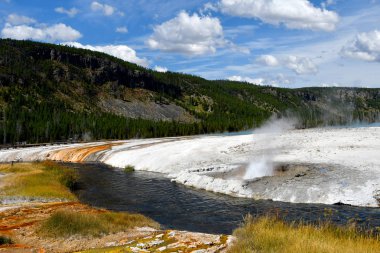 Siyah Kum Havzası, Yellowstone Ulusal Parkı 'nda Cliff Gayzer patladı.