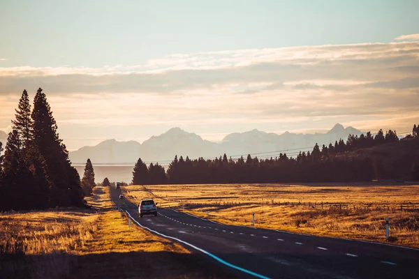 Дорога Зеленые Горы Новой Зеландии Вид Окна Автомобиля Сценические Вершины — стоковое фото