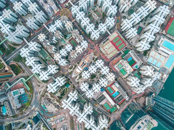 从香港全球城市的飞行无人机上鸟瞰照片 其中有发展建筑 交通运输 能源电力基础设施 中国发达城镇金融与商业中心 — 图库照片