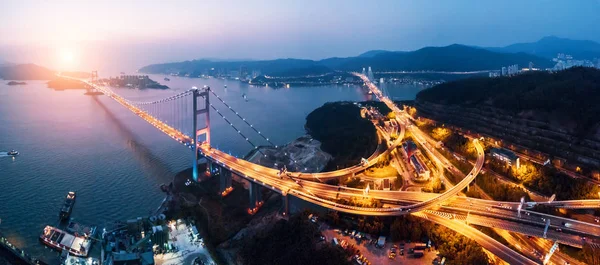 在香港日落时的青马大桥 无人机拍摄 — 图库照片
