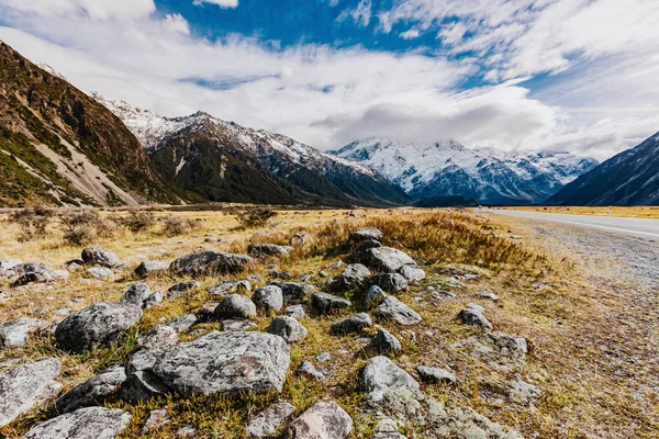 Voyage Sur Route Dans Les Montagnes Verdoyantes Nouvelle Zélande Vue — Photo