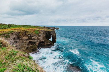 Okinawa, Japonya 'daki Manzamo Burnu Sahnesi Okinawa, Japonya' da ünlü bir yer.