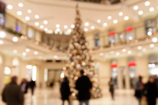 Escena Borrosa Con Clientes Alrededor Gran Árbol Navidad Centro Comercial — Foto de Stock