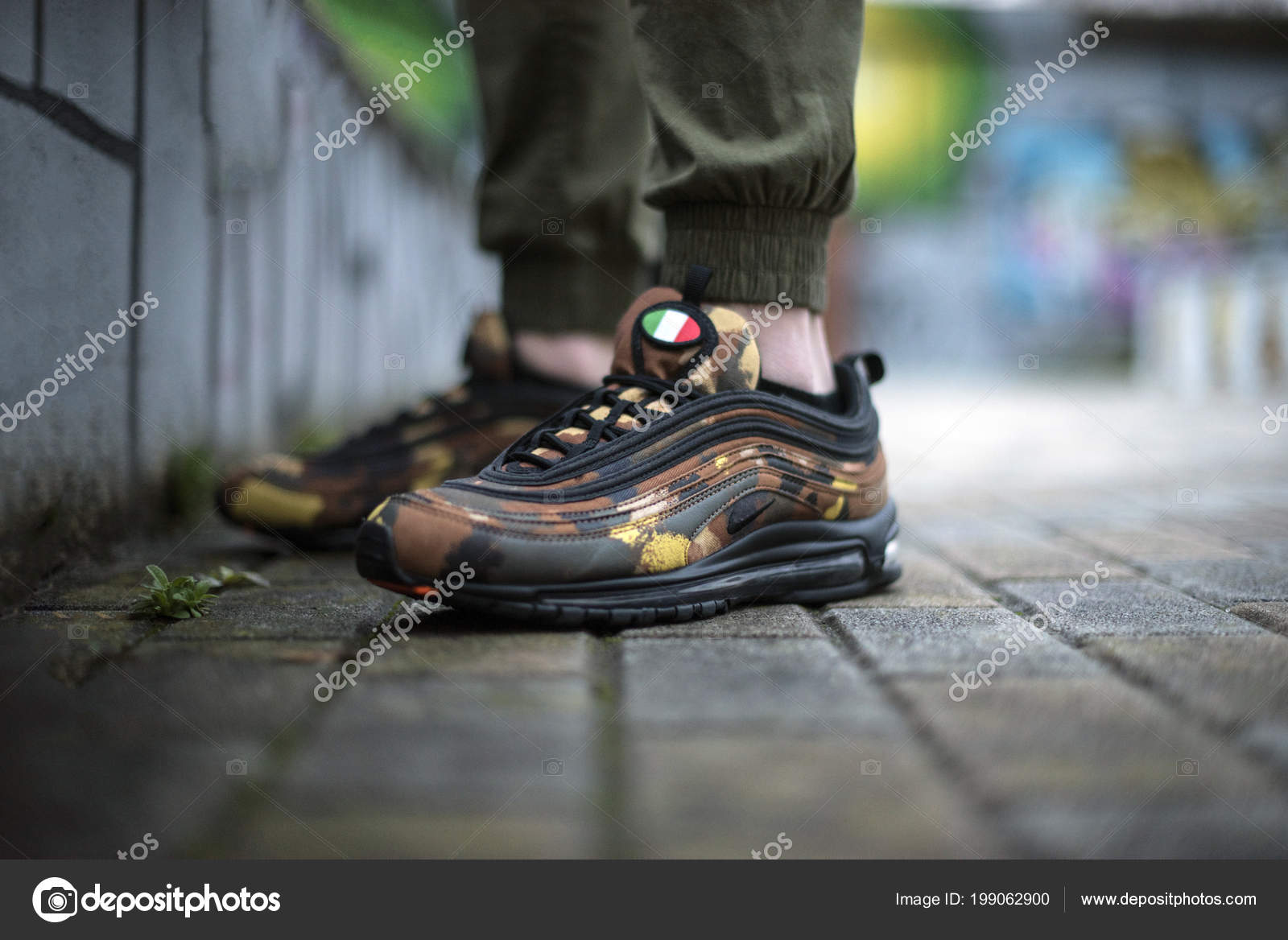 Milan Italy February 2018 Man Wearing Nike Air Max – Stock Editorial Photo © Albo73