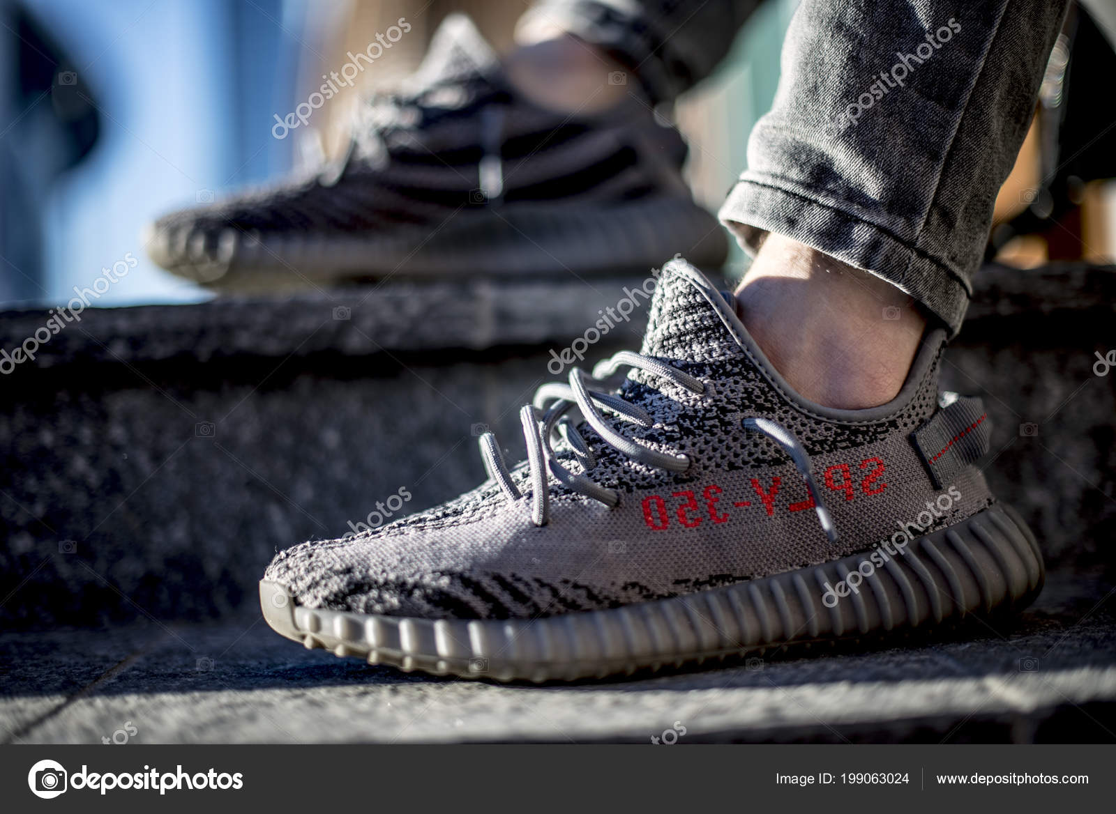 professioneel interieur Buitengewoon Milan Italy January 2018 Man Wearing Pair Adidas Yeezy Street – Stock  Editorial Photo © Albo73 #199063024