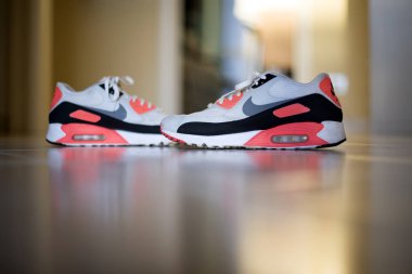 Pavia, İtalya - 17 Ocak 2018: Nike Air Max 90 kapalı