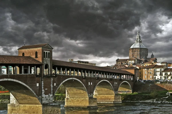 Vista Clásica Pavía Italia Ponte Vecchio Sobre Río Ticino Cúpula —  Fotos de Stock