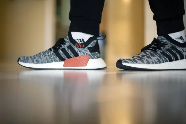 Pavia Talya Ocak 2018 Adidas Nmd_R2 Kapalı — Stok fotoğraf