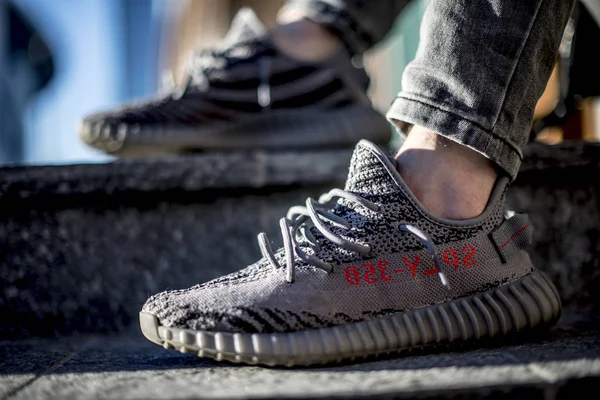 yeezy stock, imágenes de Adidas yeezy sin royalties | Depositphotos