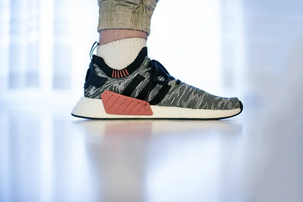 Pavia Talya Ocak 2018 Adidas Nmd_R2 Kapalı — Stok fotoğraf