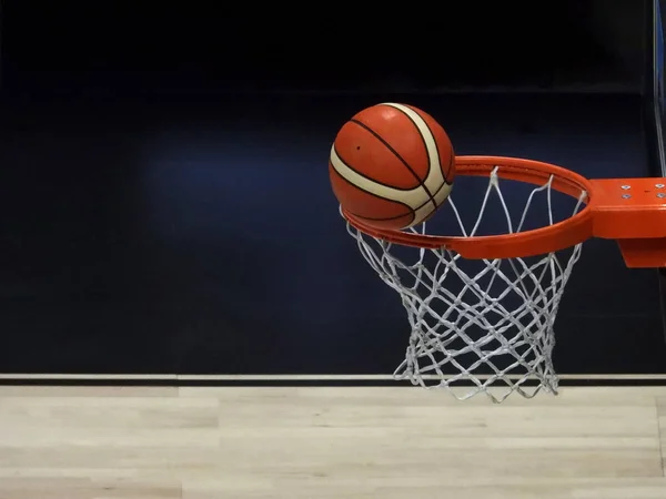 Ball in the basket — Stock Photo, Image