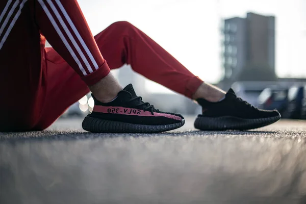 Adidas Yeezy 350 — стоковое фото